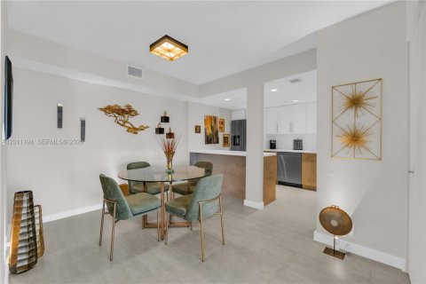 Condo in Miami, Florida, 2 bedrooms № 2075018 - photo 7