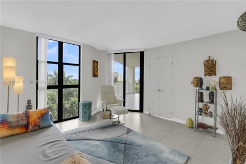 Condo in Miami, Florida, 2 bedrooms № 2075018 - photo 22