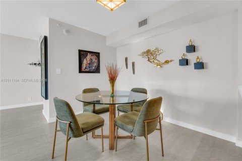 Condo in Miami, Florida, 2 bedrooms № 2075018 - photo 9