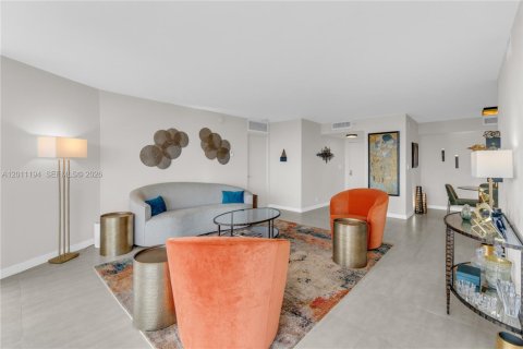 Condo in Miami, Florida, 2 bedrooms № 2075018 - photo 3