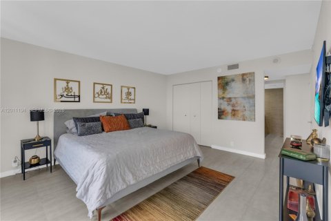Condo in Miami, Florida, 2 bedrooms № 2075018 - photo 16