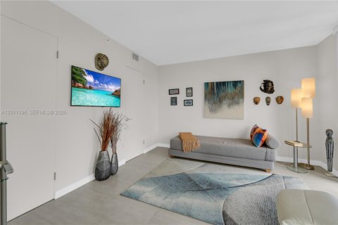 Condo in Miami, Florida, 2 bedrooms № 2075018 - photo 21