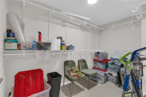Condo in Miami, Florida, 2 bedrooms № 2075018 - photo 25