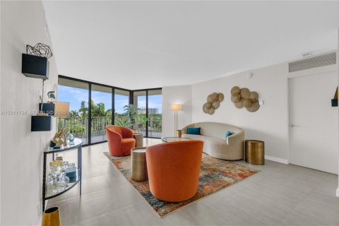 Condo in Miami, Florida, 2 bedrooms № 2075018 - photo 4