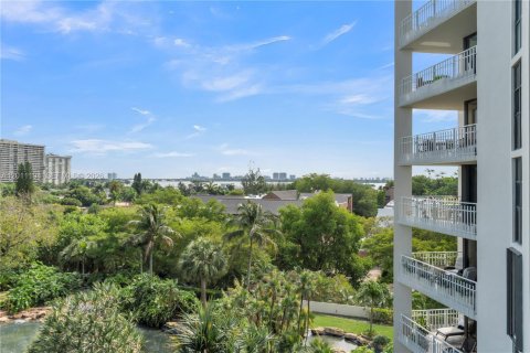 Condo in Miami, Florida, 2 bedrooms № 2075018 - photo 26