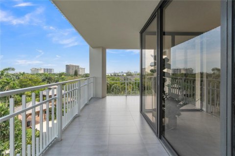 Condo in Miami, Florida, 2 bedrooms № 2075018 - photo 28