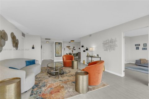 Condo in Miami, Florida, 2 bedrooms № 2075018 - photo 5