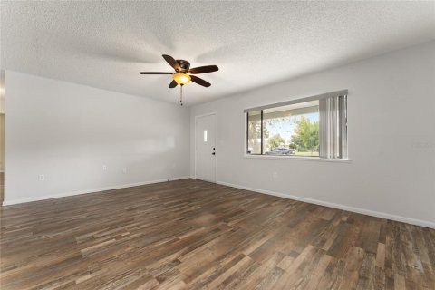 House in Ocala, Florida 2 bedrooms, 116.69 sq.m. № 2208297 - photo 7
