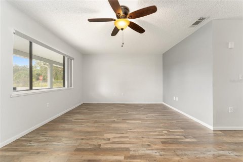 House in Ocala, Florida 2 bedrooms, 116.69 sq.m. № 2208297 - photo 6