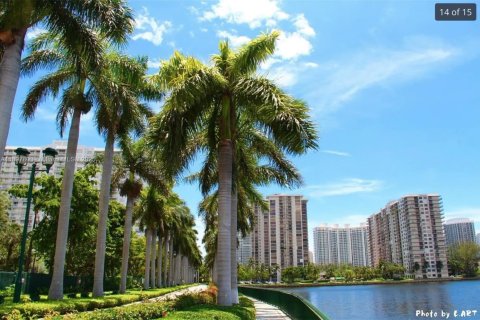 Снять в аренду кондоминиум в Авентура, Флорида 2 спальни, 102.56м2, № 1949187 - фото 4