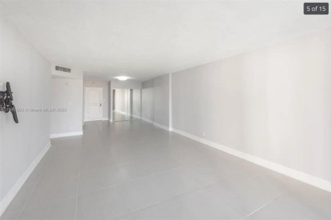 Снять в аренду кондоминиум в Авентура, Флорида 2 спальни, 102.56м2, № 1949187 - фото 11