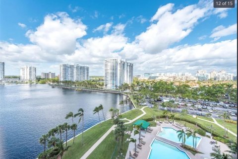 Снять в аренду кондоминиум в Авентура, Флорида 2 спальни, 102.56м2, № 1949187 - фото 2