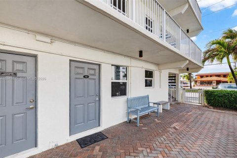 Condominio en venta en Lauderdale-by-the-Sea, Florida, 1 dormitorio, 59.55 m2 № 2002189 - foto 21