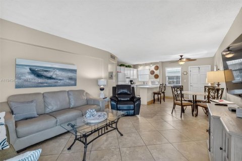 Condominio en venta en Lauderdale-by-the-Sea, Florida, 1 dormitorio, 59.55 m2 № 2002189 - foto 6