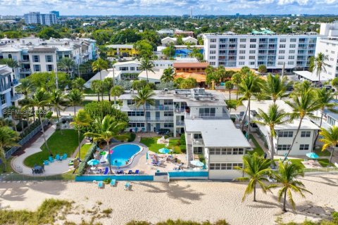 Condominio en Lauderdale-by-the-Sea, Florida, 1 dormitorio  № 2002189