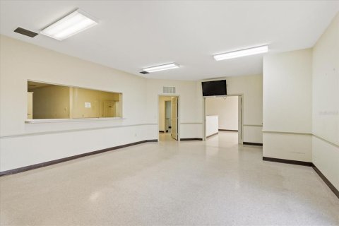 Propiedad comercial en alquiler en Davenport, Florida, 279.17 m2 № 1670089 - foto 5