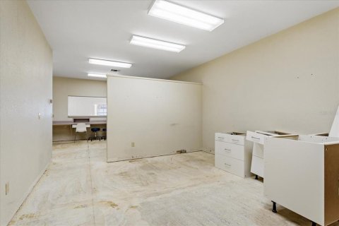 Propiedad comercial en alquiler en Davenport, Florida, 279.17 m2 № 1670089 - foto 13