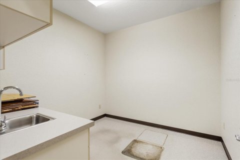 Propiedad comercial en alquiler en Davenport, Florida, 279.17 m2 № 1670089 - foto 18