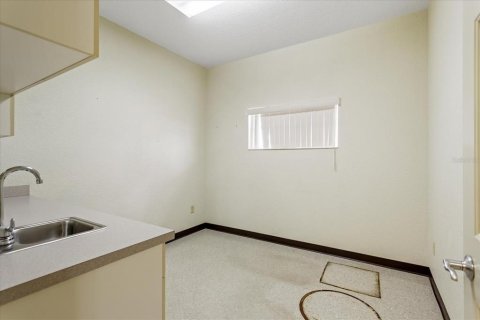 Propiedad comercial en alquiler en Davenport, Florida, 279.17 m2 № 1670089 - foto 16