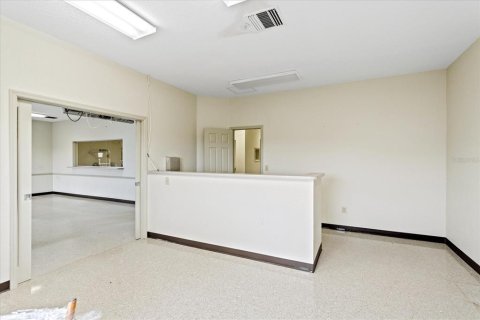Propiedad comercial en alquiler en Davenport, Florida, 279.17 m2 № 1670089 - foto 9