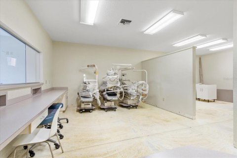 Propiedad comercial en alquiler en Davenport, Florida, 279.17 m2 № 1670089 - foto 10