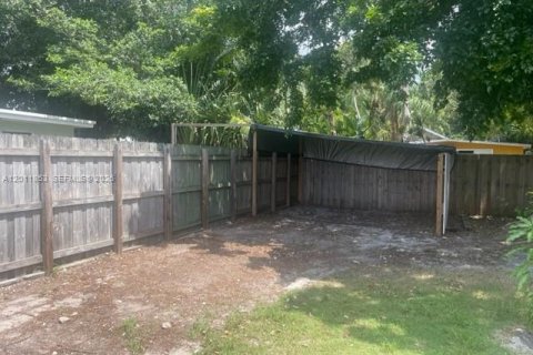 Commercial property in Oakland Park, Florida 134.99 sq.m. № 2074885 - photo 14