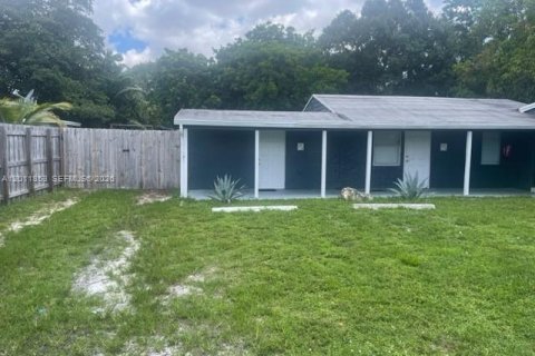 Commercial property in Oakland Park, Florida 134.99 sq.m. № 2074885