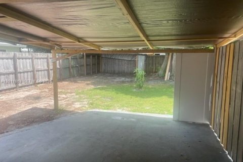 Commercial property in Oakland Park, Florida 134.99 sq.m. № 2074885 - photo 11