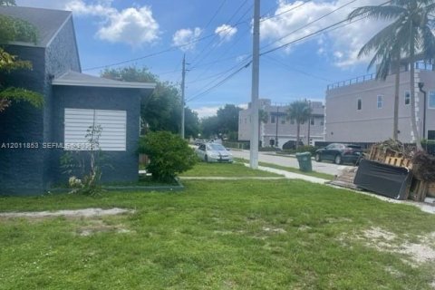 Commercial property in Oakland Park, Florida 134.99 sq.m. № 2074885 - photo 2