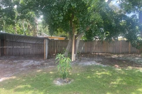 Commercial property in Oakland Park, Florida 134.99 sq.m. № 2074885 - photo 13