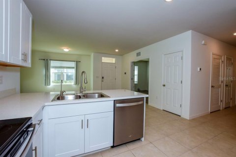 House in Punta Gorda, Florida 2 bedrooms, 140.84 sq.m. № 1900318 - photo 9