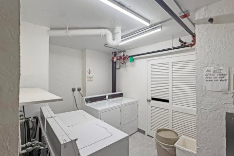 Купить кондоминиум в Помпано-Бич, Флорида 3 комнаты, 65.03м2, № 2082939 - фото 30
