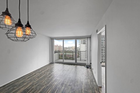Купить кондоминиум в Помпано-Бич, Флорида 3 комнаты, 65.03м2, № 2082939 - фото 4