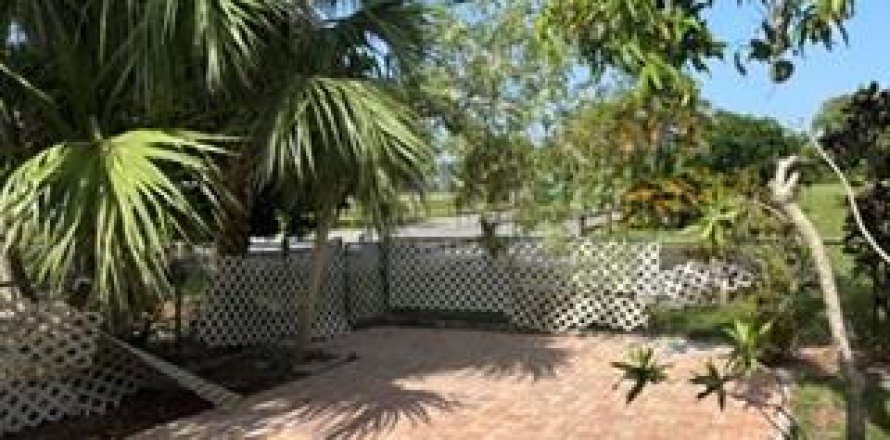 Villa ou maison à Palm Springs, Floride 3 chambres, 136.47 m2 № 2261702