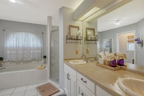 House in Bradenton, Florida 3 bedrooms, 165.18 sq.m. № 1881185 - photo 25