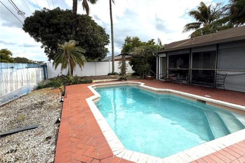 House in North Lauderdale, Florida 3 bedrooms, 100.98 sq.m. № 2069490 - photo 19