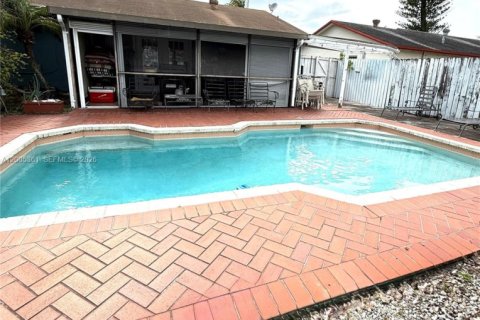 House in North Lauderdale, Florida 3 bedrooms, 100.98 sq.m. № 2069490 - photo 20