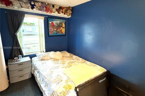 House in North Lauderdale, Florida 3 bedrooms, 100.98 sq.m. № 2069490 - photo 12