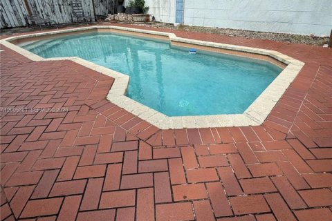 House in North Lauderdale, Florida 3 bedrooms, 100.98 sq.m. № 2069490 - photo 18