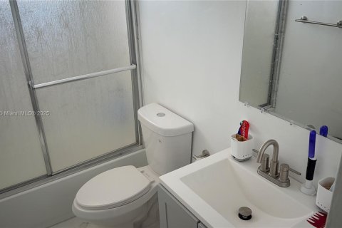 Condominio en venta en Miami, Florida, 2 dormitorios, 122.35 m2 № 1799005 - foto 11