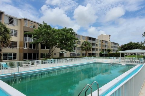 Condominio en venta en Miami, Florida, 2 dormitorios, 122.35 m2 № 1799005 - foto 23