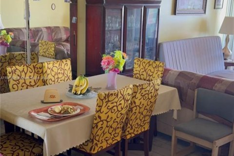 Condominio en venta en Miami, Florida, 2 dormitorios, 122.35 m2 № 1799005 - foto 15
