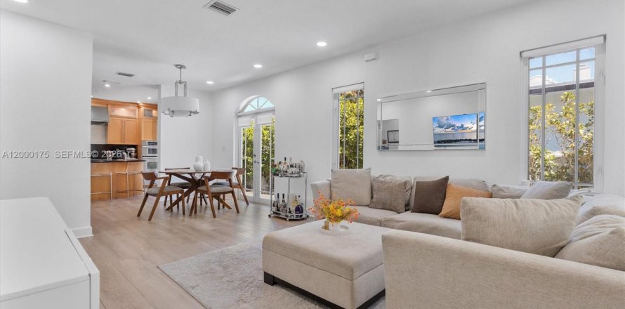 Дом в Майами, Флорида 2 спальни, 127.74м2 № 2064784