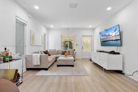 Купить виллу или дом в Майами, Флорида 2 спальни, 127.74м2, № 2064784 - фото 3