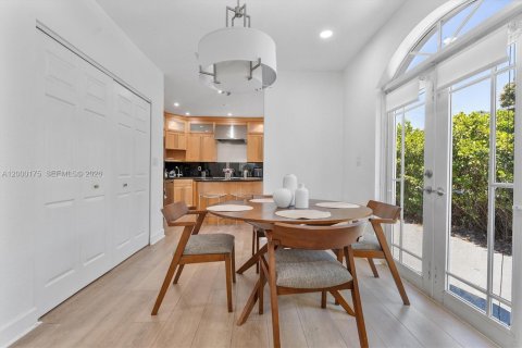 Купить виллу или дом в Майами, Флорида 2 спальни, 127.74м2, № 2064784 - фото 4