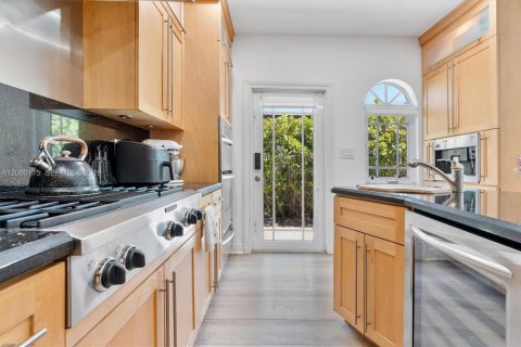 Купить виллу или дом в Майами, Флорида 2 спальни, 127.74м2, № 2064784 - фото 12