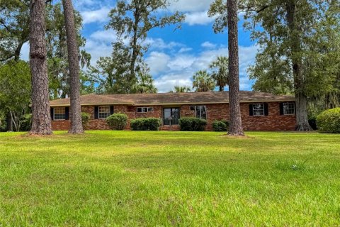 House in Ocala, Florida 4 bedrooms, 240.8 sq.m. № 2211947