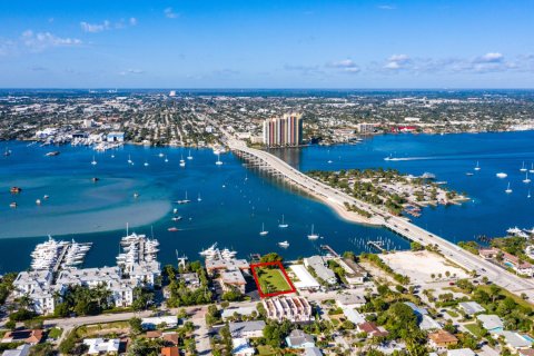Condo in Riviera Beach, Florida, 3 bedrooms  № 1079794 - photo 1