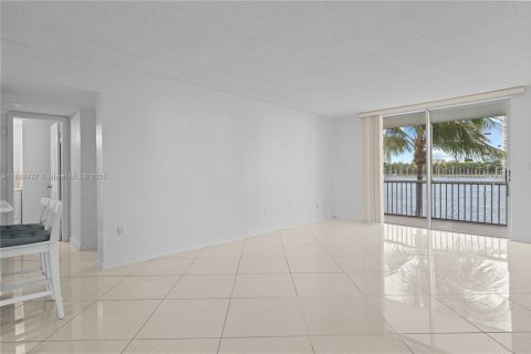 Снять в аренду кондоминиум в Авентура, Флорида 2 спальни, 100.61м2, № 1942403 - фото 9
