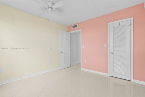 Снять в аренду кондоминиум в Авентура, Флорида 2 спальни, 100.61м2, № 1942403 - фото 21